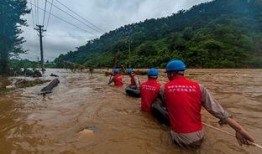 各大新闻爆料大石桥水灾,突发洪水肆虐，家园受损，救援行动紧急展开